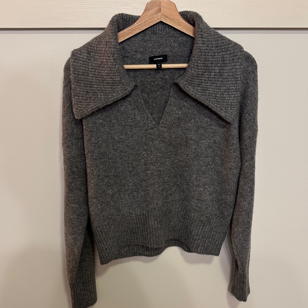 Express Women’s Collared V-neck Long Sleeve Polo Sweater Gray Cropped Size M